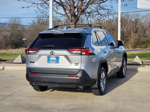 Used 2022 Toyota RAV4 XLE w/ XLE Grade Weather Package image 5