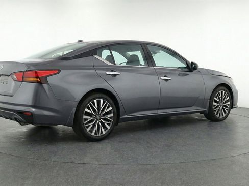 Used 2025 Nissan Altima 2.5 SV image 9