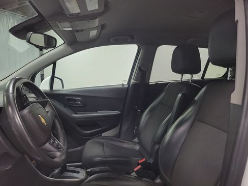 Used 2017 Chevrolet Trax LT w/ LT Convenience Package FWD image 16