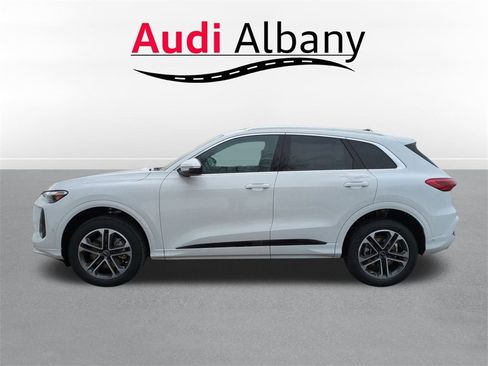 New 2025 Audi Q5 Premium image 3