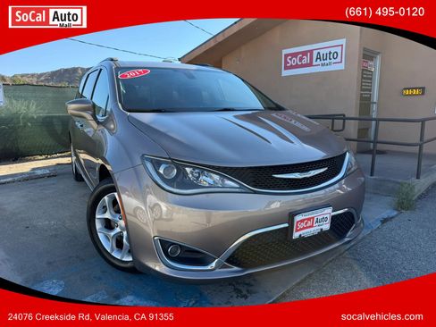 Used 2017 Chrysler Pacifica Touring-L w/ Tire & Wheel Group FWD image 1