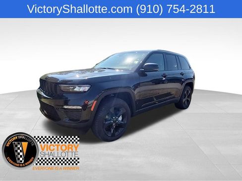 Used 2023 Jeep Grand Cherokee Limited w/ Black Appearance Package AWD/4WD image 16