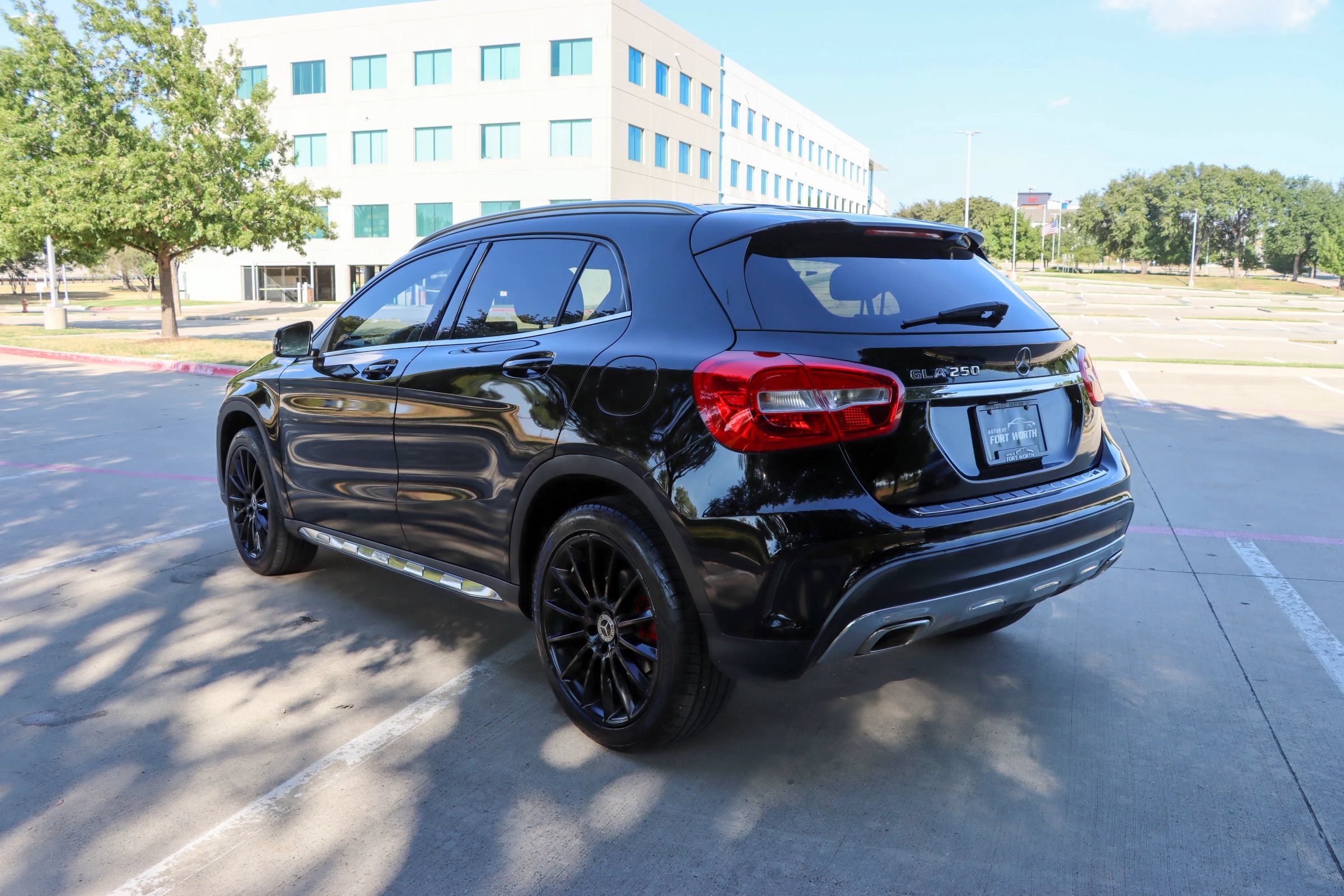 Used 2018 Mercedes-Benz GLA 250 w/ AMG Line Exterior image 5