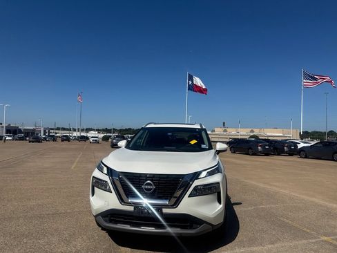 Used 2023 Nissan Rogue SV w/ SV Premium B Package FWD image 5