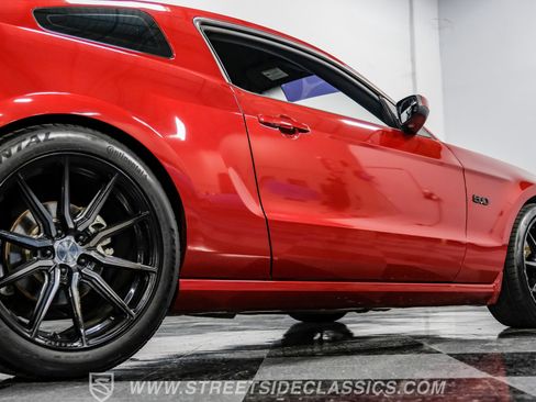 Used 2014 Ford Mustang GT Premium image 28