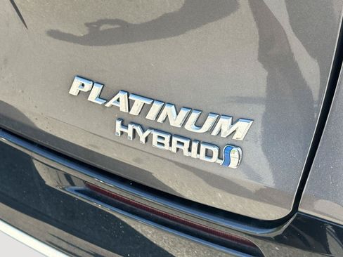 Used 2023 Toyota Sienna Platinum FWD image 10