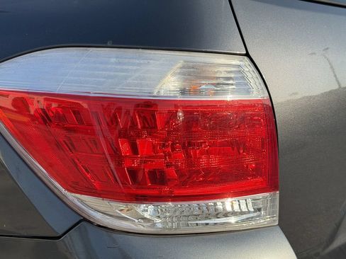 Used 2013 Toyota Highlander FWD image 11