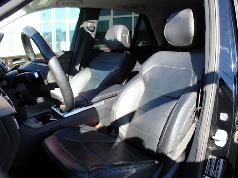 Used 2015 Mercedes-Benz ML 350 ML 350 Sport Utility 4D image 13