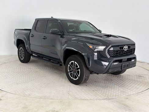 Used 2024 Toyota Tacoma TRD Sport w/ TRD Sport Upgrade Package image 7