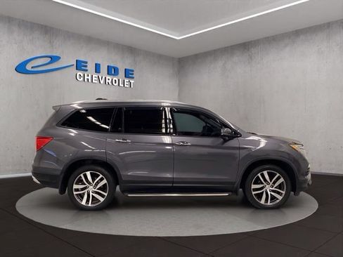 Used 2018 Honda Pilot Touring image 16