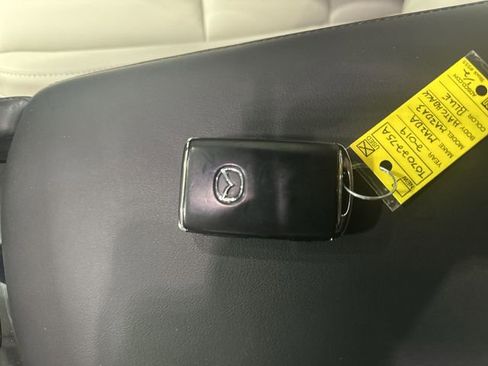 Used 2019 MAZDA MAZDA3 Hatchback w/ Preferred Package FWD image 33