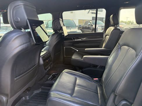 Used 2022 Jeep Wagoneer Series III w/ Rear Seat Video Group 1 AWD/4WD image 8