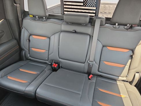 Used 2024 GMC Sierra 1500 AT4 w/ AT4 Preferred Package AWD/4WD image 13