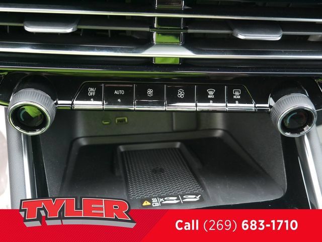 New 2026 Chevrolet Traverse LT w/ Driver Confidence Package AWD/4WD image 31