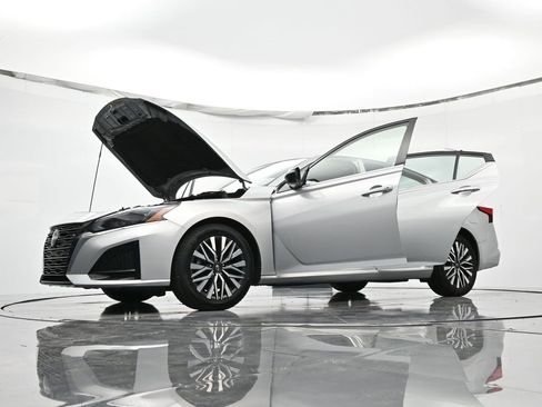 Used 2024 Nissan Altima 2.5 SV image 49