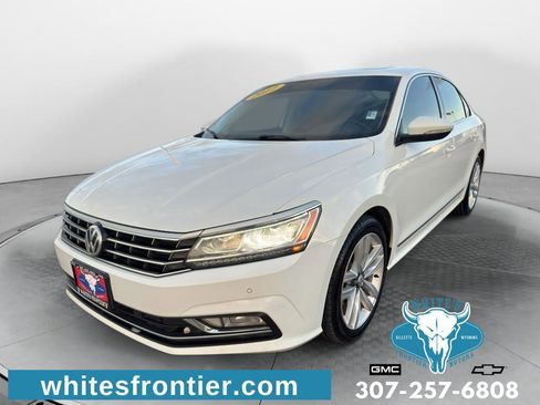 Used 2017 Volkswagen Passat 1.8T SE image 1