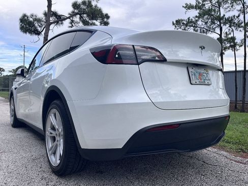 Used 2023 Tesla Model Y Long Range AWD/4WD image 7