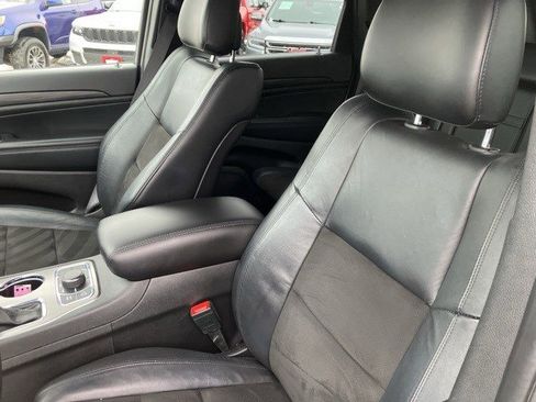 Certified 2022 Jeep Grand Cherokee Laredo X image 12