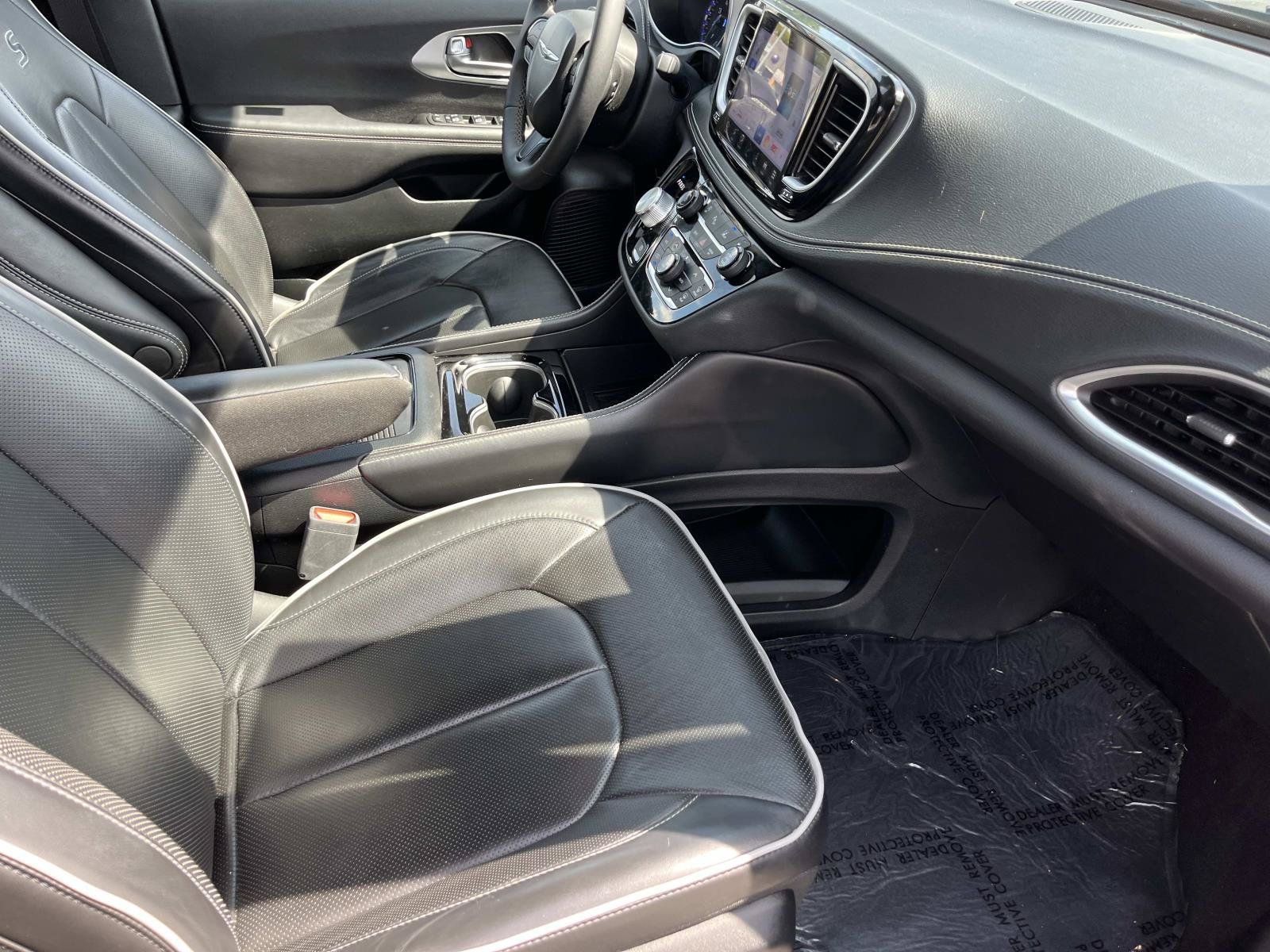 Used 2025 Chrysler Pacifica Limited FWD image 23