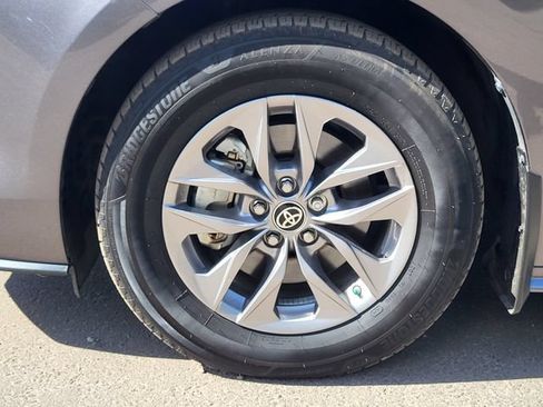 Used 2023 Toyota Sienna XLE FWD image 10