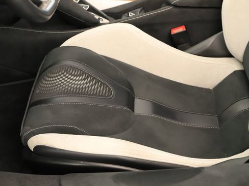 Used 2024 McLaren 750S Spider RWD image 21