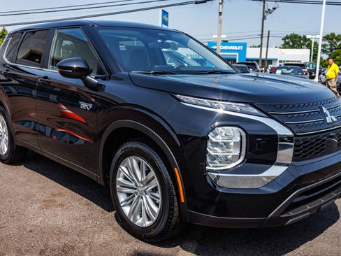 New 2025 Mitsubishi Outlander ES image 3