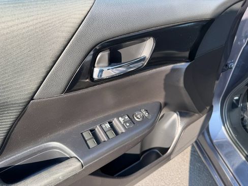 Used 2017 Honda Accord LX image 13
