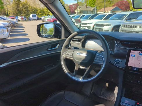 Used 2023 Jeep Grand Cherokee Limited w/ Luxury Tech Group II AWD/4WD image 29