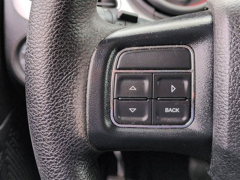 Used 2019 Dodge Journey SE FWD image 18