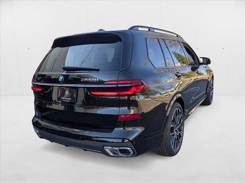 Used 2025 BMW X7 M60i w/ Climate Comfort Package image 2