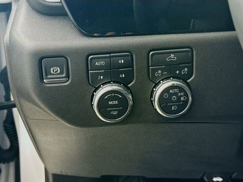 Used 2025 GMC Sierra 1500 Elevation image 13