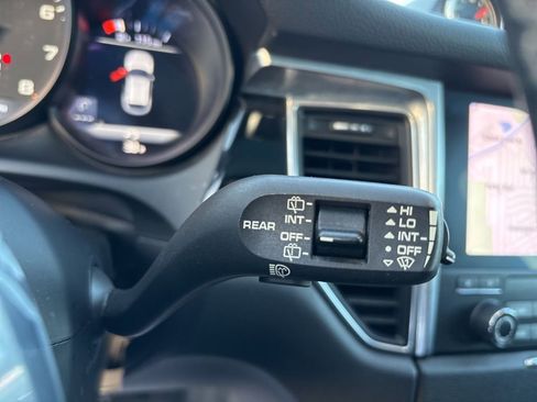 Used 2018 Porsche Macan image 11