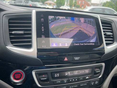 Used 2018 Honda Pilot Touring image 24