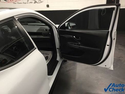 Used 2021 Hyundai Veloster Turbo image 29