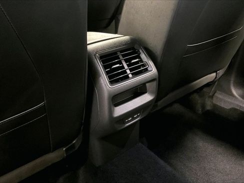 Used 2025 Volkswagen Tiguan SE w/ Panoramic Sunroof Package AWD/4WD image 28
