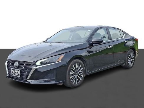 Used 2025 Nissan Altima 2.5 SV image 3