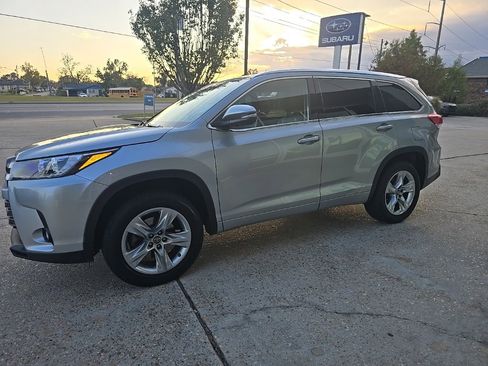 Used 2018 Toyota Highlander Limited image 20