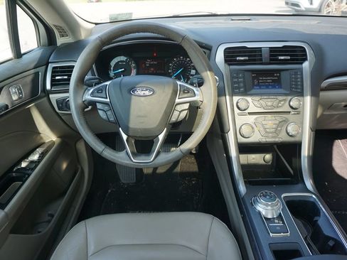 Used 2017 Ford Fusion SE FWD image 5