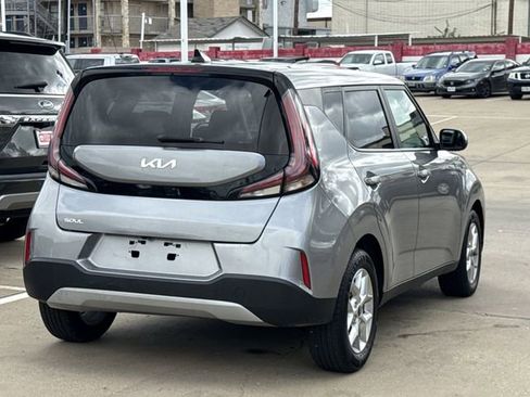 Used 2023 Kia Soul LX w/ Option Group 015 FWD image 4
