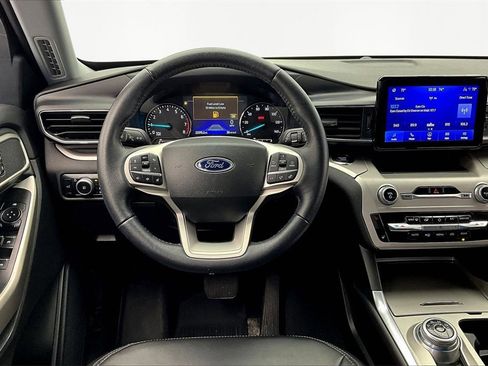 Used 2023 Ford Explorer XLT w/ Equipment Group 202A image 5