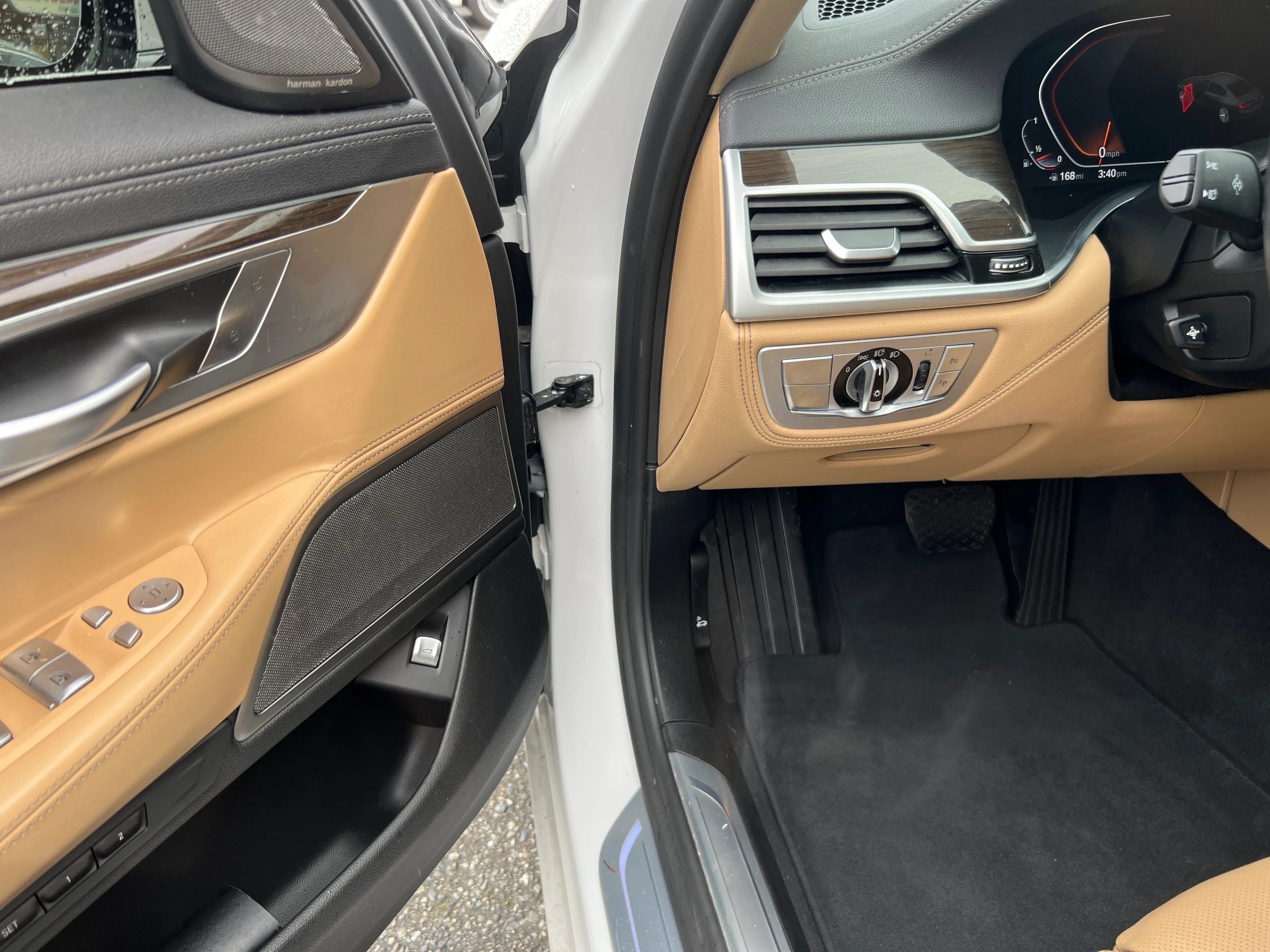 Used 2022 BMW 740i RWD image 9