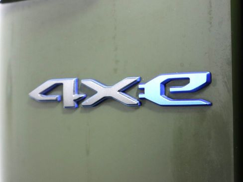 Used 2023 Jeep Wrangler Unlimited w/ Sun & Screen Package AWD/4WD image 43