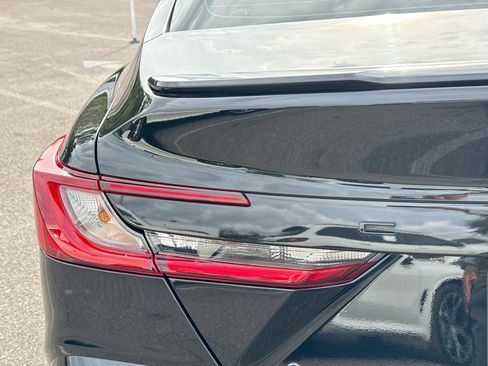 Used 2025 Toyota Camry SE w/ Convenience Package image 10