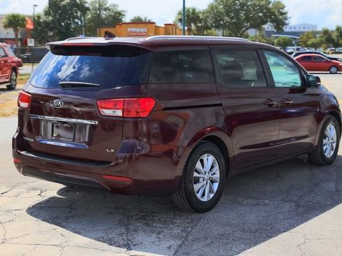 Used 2017 Kia Sedona LX w/ LX Essentials Premium Package image 13