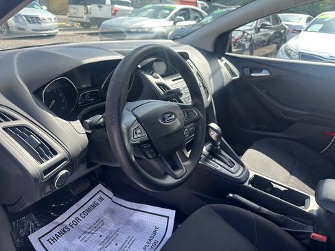 Used 2017 Ford Focus SE FWD image 7