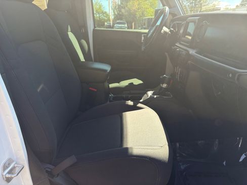 Used 2022 Jeep Gladiator Sport AWD/4WD image 19