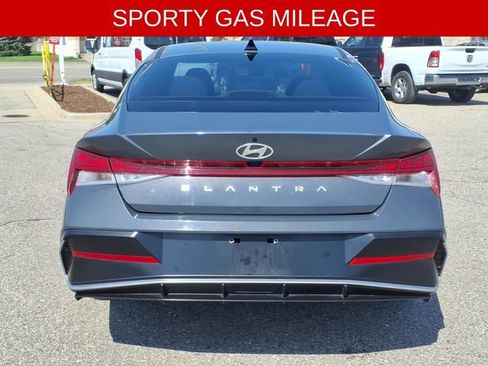 Used 2024 Hyundai Elantra SEL w/ Convenience Package FWD image 6