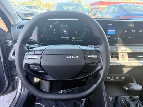 Used 2025 Kia K4 FWD image 26