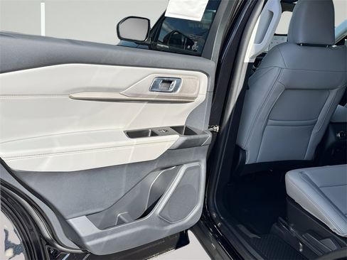 New 2026 Ford Explorer Active w/ Active Comfort Package image 32
