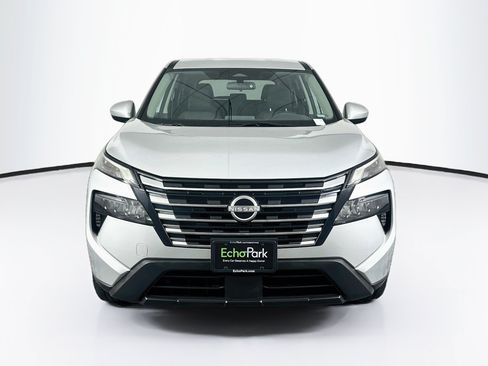 Used 2024 Nissan Rogue SV FWD image 2